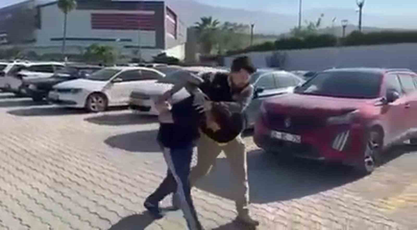 santiyede birlikte calistigi arkadasini beyin kanamasi gecirene kadar doven sahis tutuklandi 0 VdSq3KE2