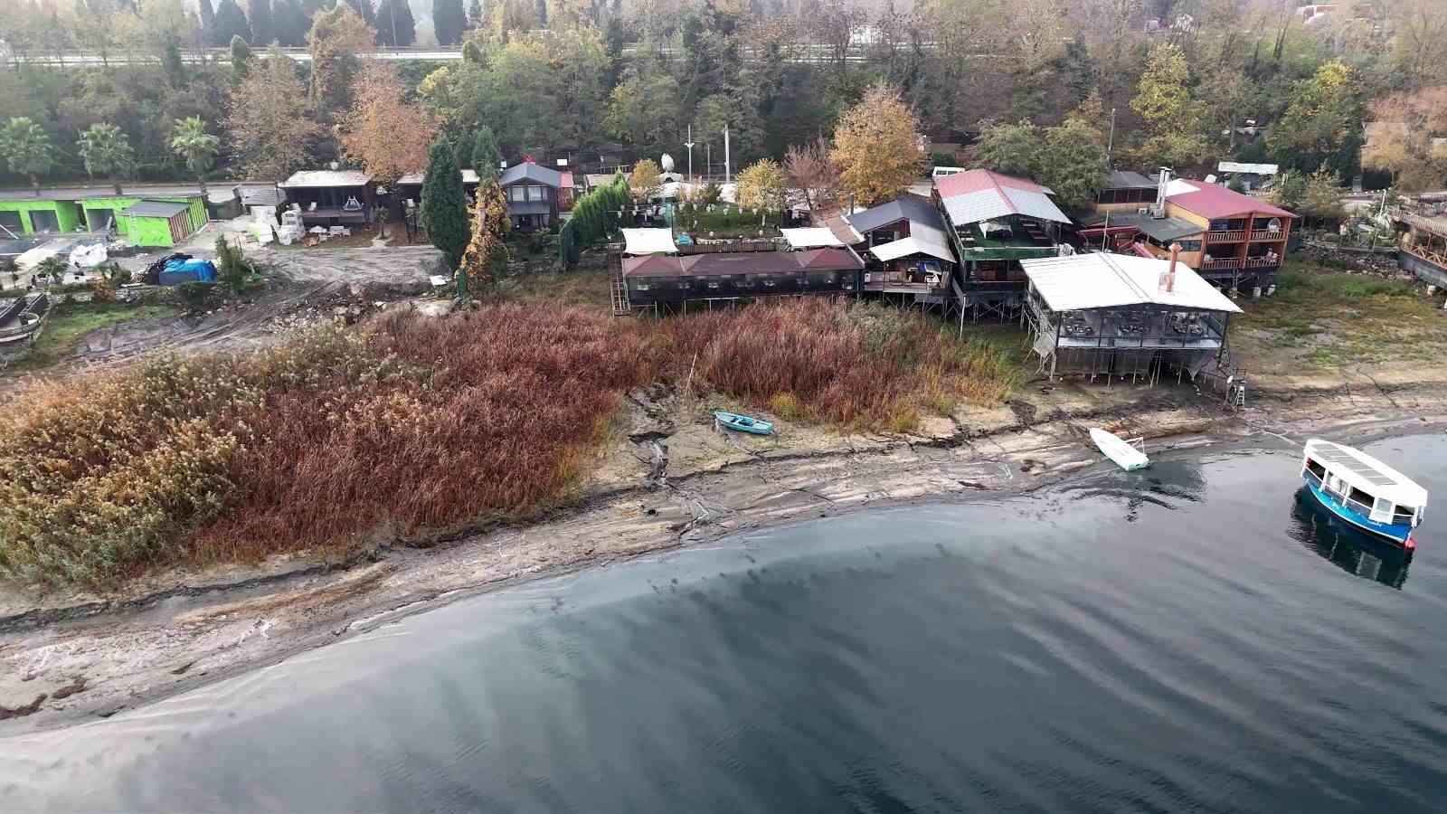 Sapanca Gölü’nde gizli borular, kesilen sazlıklar, işgal edilen kıyılar 5 sapanca golunde gizli borular kesilen sazliklar isgal edilen kiyilar 1 lPdUXH5p