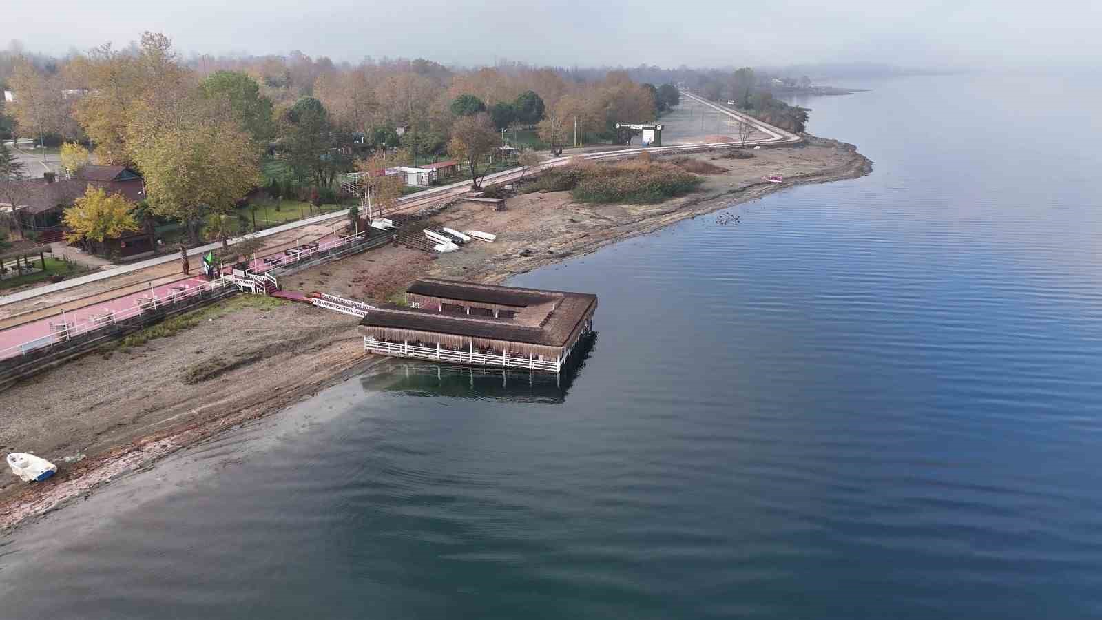 Sapanca Gölü’nde gizli borular, kesilen sazlıklar, işgal edilen kıyılar 6 sapanca golunde gizli borular kesilen sazliklar isgal edilen kiyilar 2 SZr3rQI8