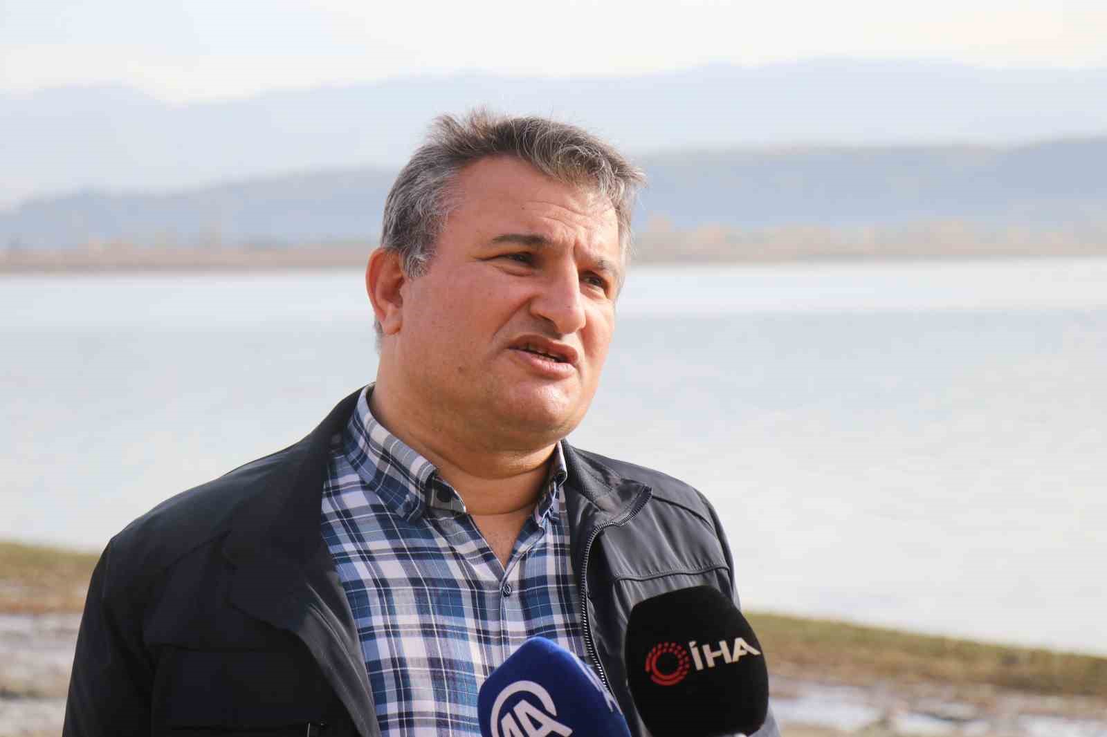 sapanca golundeki endiselendiren kabarciklar su altindan ve havadan goruntulendi 2 Pfy7Uhj4