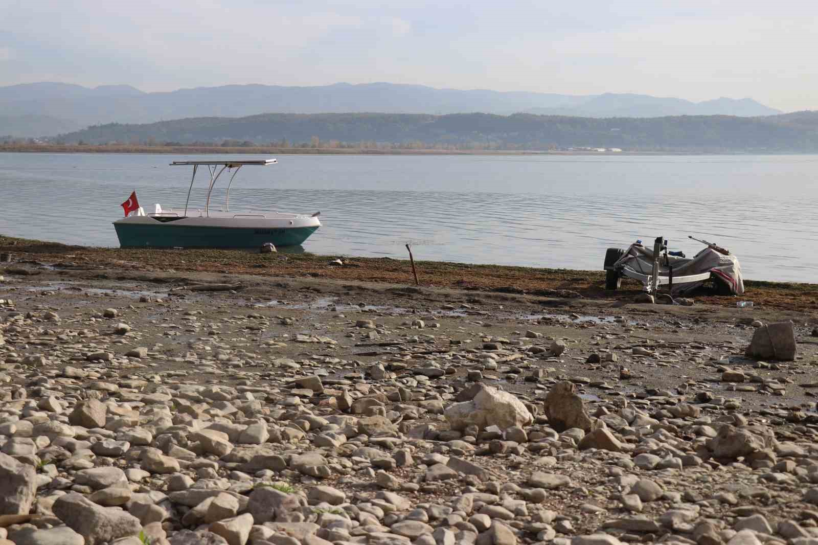 sapanca golundeki endiselendiren kabarciklar su altindan ve havadan goruntulendi 5 dcdGfpaZ