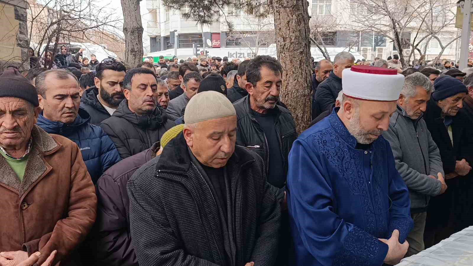 saplantili sevgilisi tarafindan oldurulen gozde akbaba son yolculuguna ugurlandi 1 alHALuYB