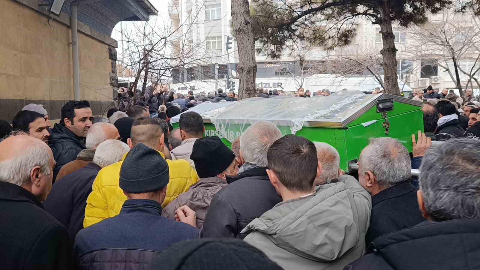 saplantili sevgilisi tarafindan oldurulen gozde akbaba son yolculuguna ugurlandi 2 Pt4S6z6y