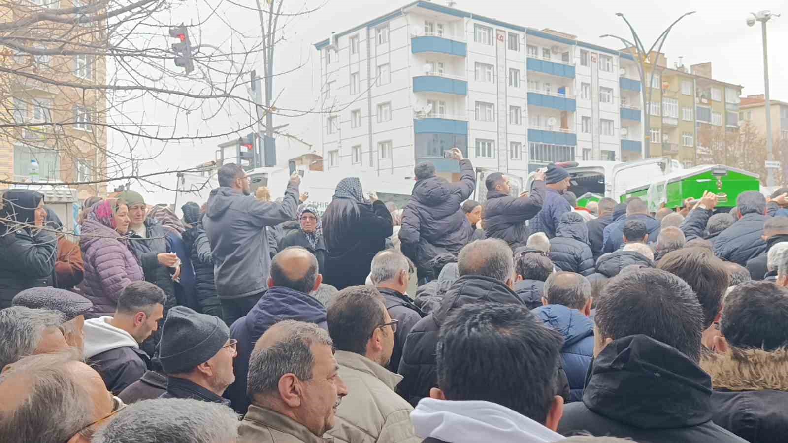 saplantili sevgilisi tarafindan oldurulen gozde akbaba son yolculuguna ugurlandi 3 UumSZFrO
