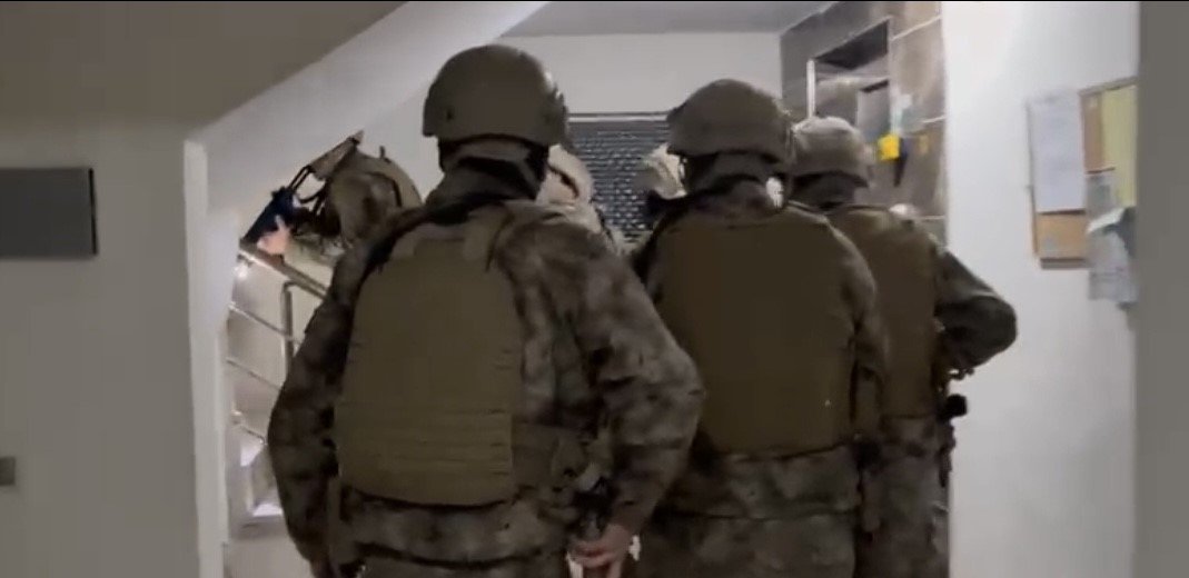 Sarallar çetesine büyük operasyon: 14 şüpheli yakalandı 6 sarallar cetesine buyuk operasyon 14 supheli yakalandi 2 ZjQvLa4U