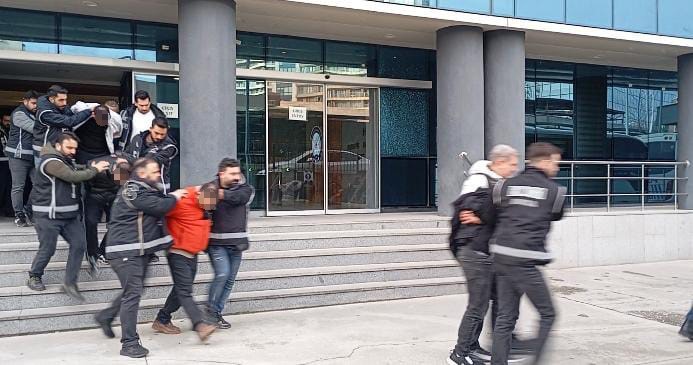 Sarallar çetesine büyük operasyon: 14 şüpheli yakalandı 9 sarallar cetesine buyuk operasyon 14 supheli yakalandi 5 YKc37OWy