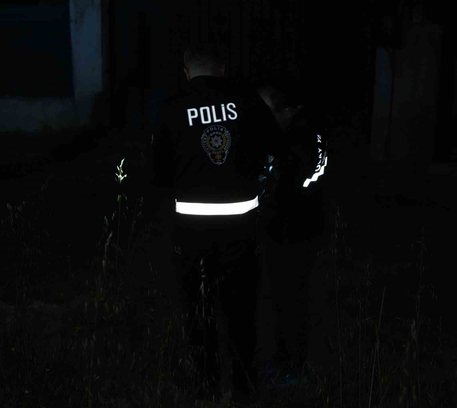 sarampole devrilen arac hurdaya dondu 1 olu 3 yarali 7 wX8XLPMf