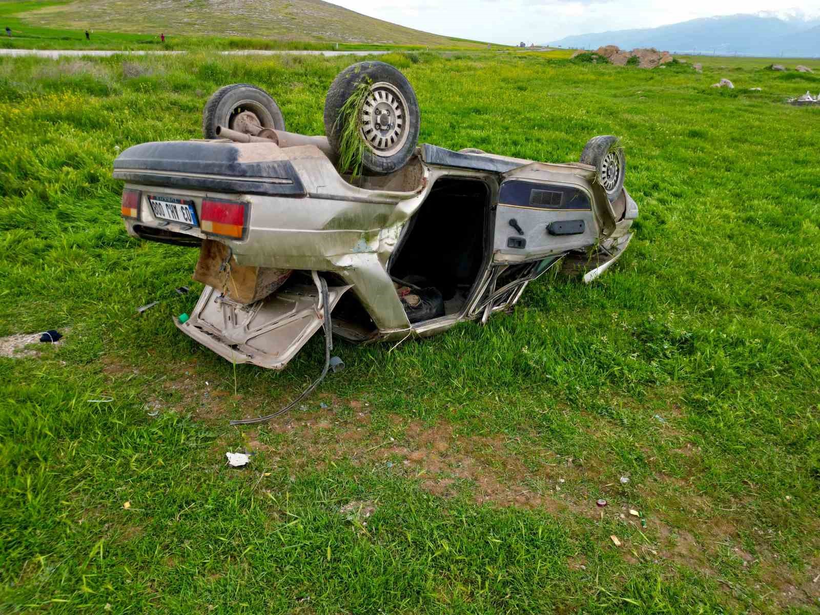 Şarampole devrilen otomobilde 1 kişi öldü, 4 kişi yaralandı 4 sarampole devrilen otomobilde 1 kisi oldu 4 kisi yaralandi 0 jt3mErZs