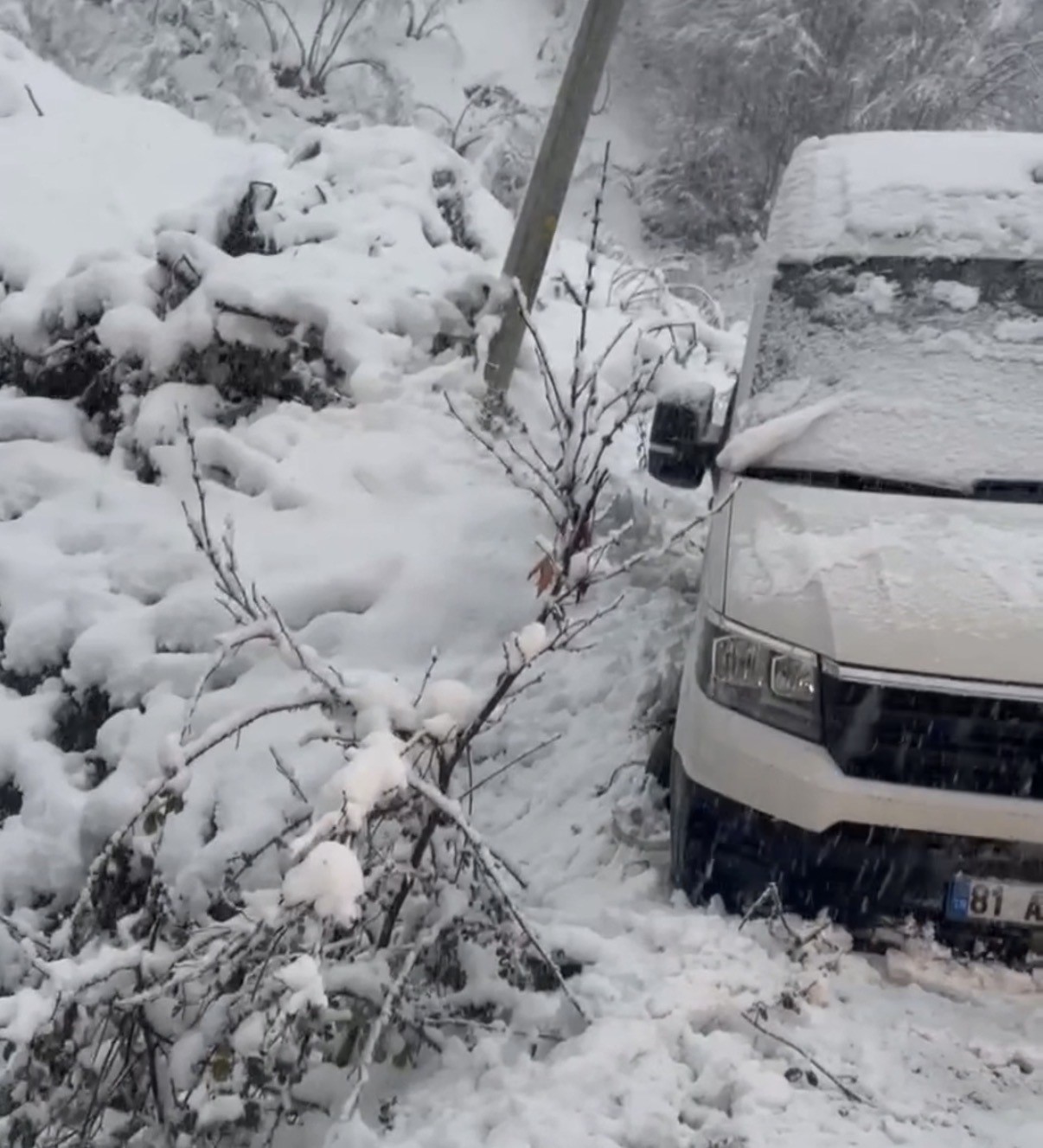 sarampole kayan minibusu off road araclari kurtardi 3 YeKlX2HL