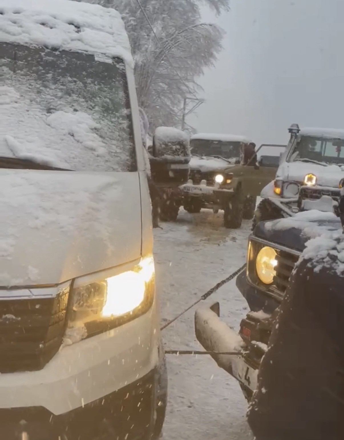 sarampole kayan minibusu off road araclari kurtardi 4 pN7MGja2