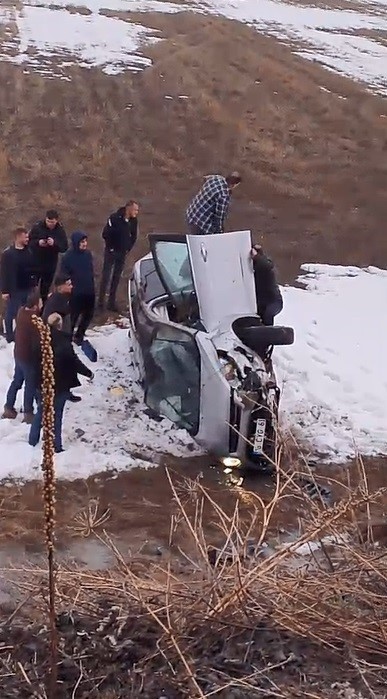 sarampole ucan aractaki surucu burnu bile kanamadan kurtuldu 2 JdPSrlNS