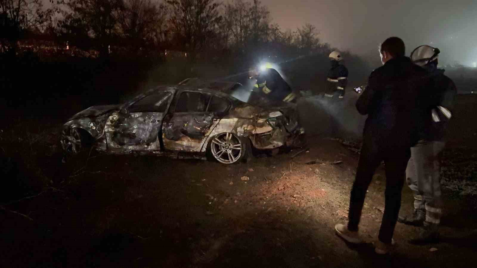 sarampole ucan otomobil alev aldi canlarini son anda kurtardilar 0 Bw5qmu8l