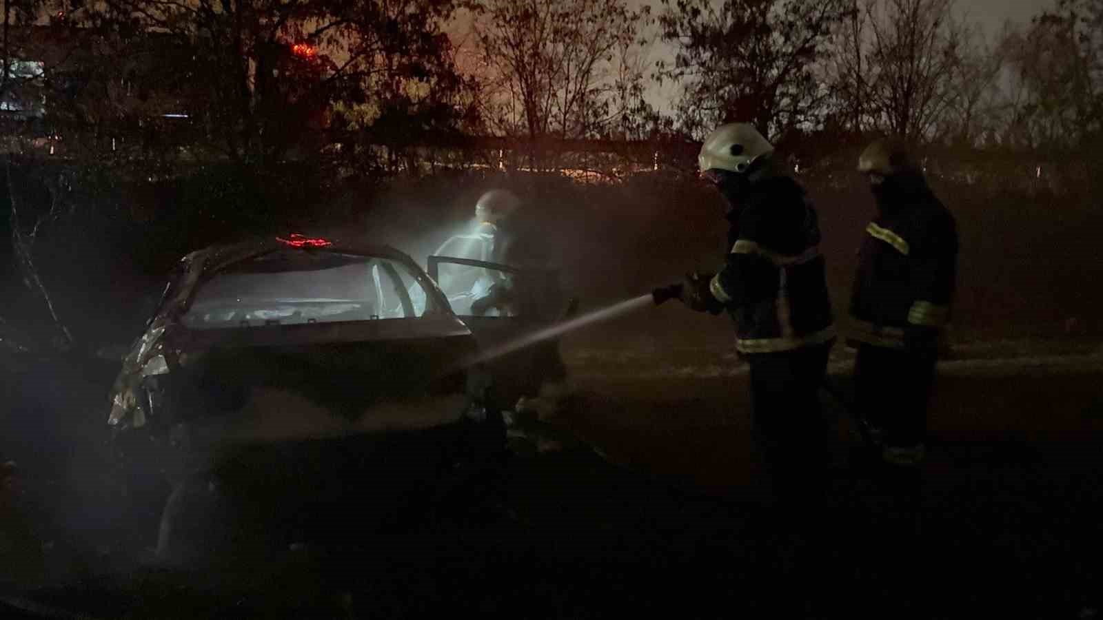 sarampole ucan otomobil alev aldi canlarini son anda kurtardilar 5 u9FSuAYb