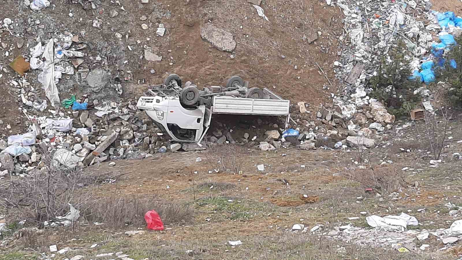 sarampole yuvarlanan kamyonetteki 2 kisi yaralandi 3 PzdEdf6H
