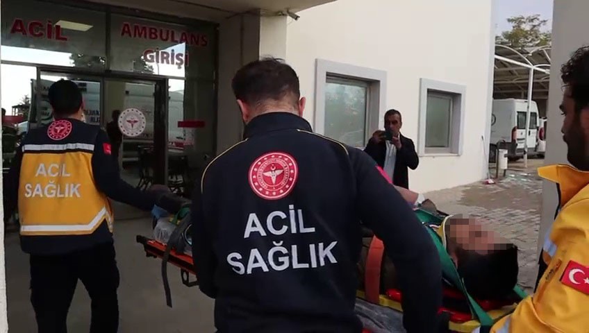 sarampole yuvarlanan otomobildeki 5 kisi yaralandi 0 7SSsBzv8