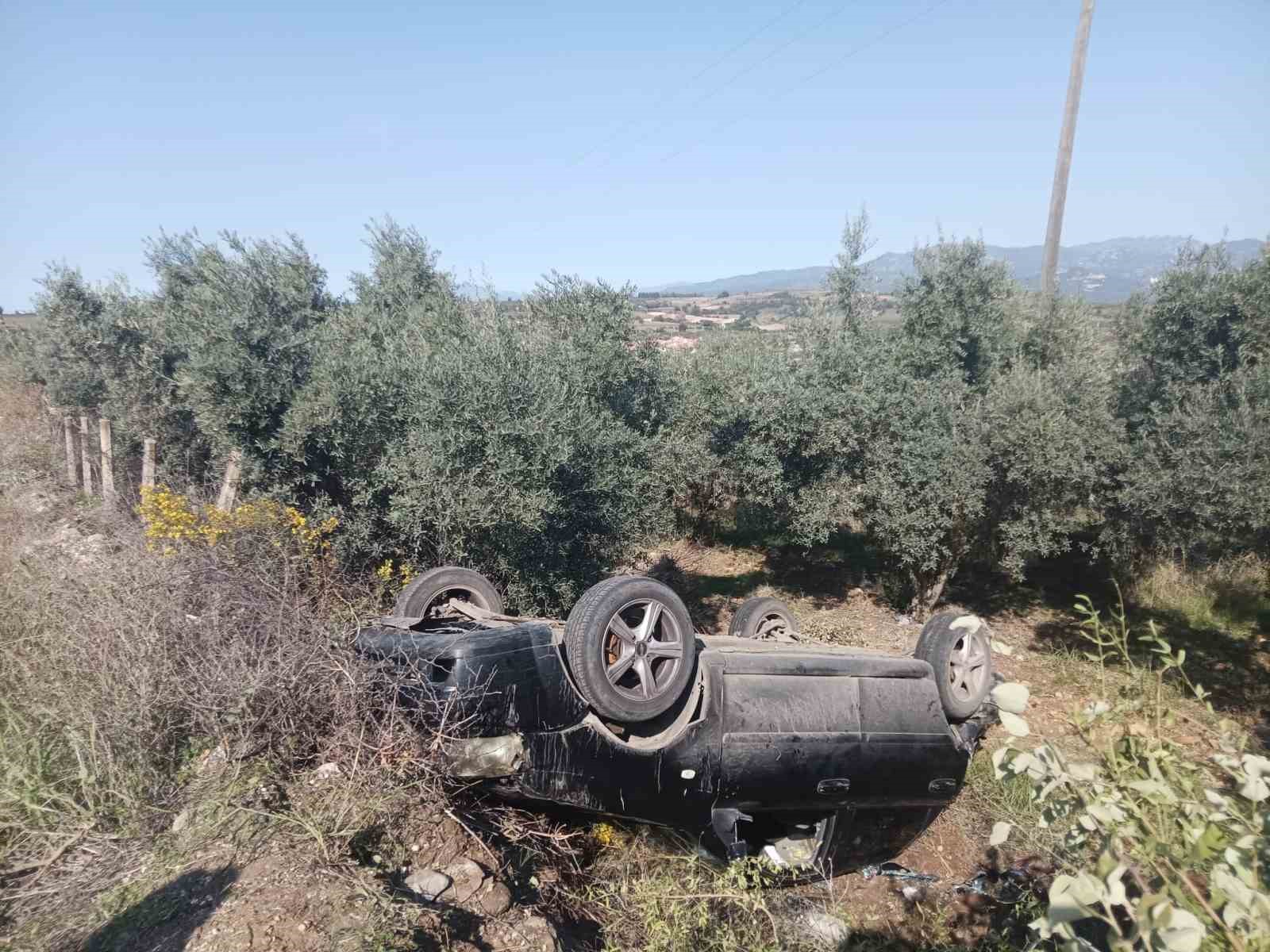 Şarampole yuvarlanan otomobildeki anne ve 5 yaşındaki çocuğu yaralandı 4 sarampole yuvarlanan otomobildeki anne ve 5 yasindaki cocugu yaralandi 0 fwv7qtmM