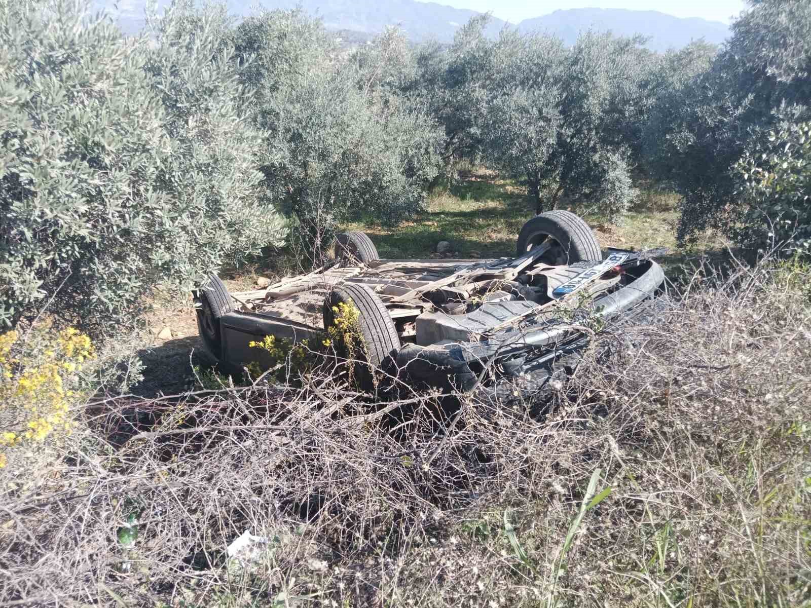 Şarampole yuvarlanan otomobildeki anne ve 5 yaşındaki çocuğu yaralandı 5 sarampole yuvarlanan otomobildeki anne ve 5 yasindaki cocugu yaralandi 1 auelyIjQ