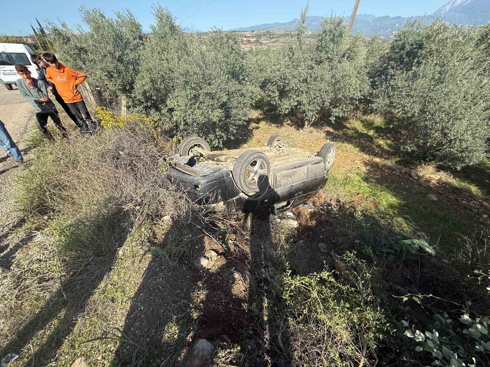 Şarampole yuvarlanan otomobildeki anne ve 5 yaşındaki çocuğu yaralandı 7 sarampole yuvarlanan otomobildeki anne ve 5 yasindaki cocugu yaralandi 3 GjR1hckd