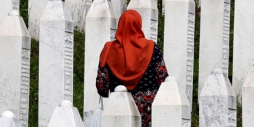 saraybosnadaki-savas-turizmi-katilimcilari-en-guzel-kadinlari-vurmak-icin-birbiriyle-yarismis-eK73PZF8.jpg