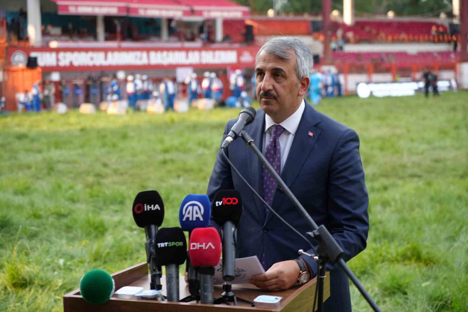 sarayici er meydaninda 665 tarihi kirkpinar yagli gureslerinin acilis seremonisi gerceklestirildi 1 wRXVNbnr