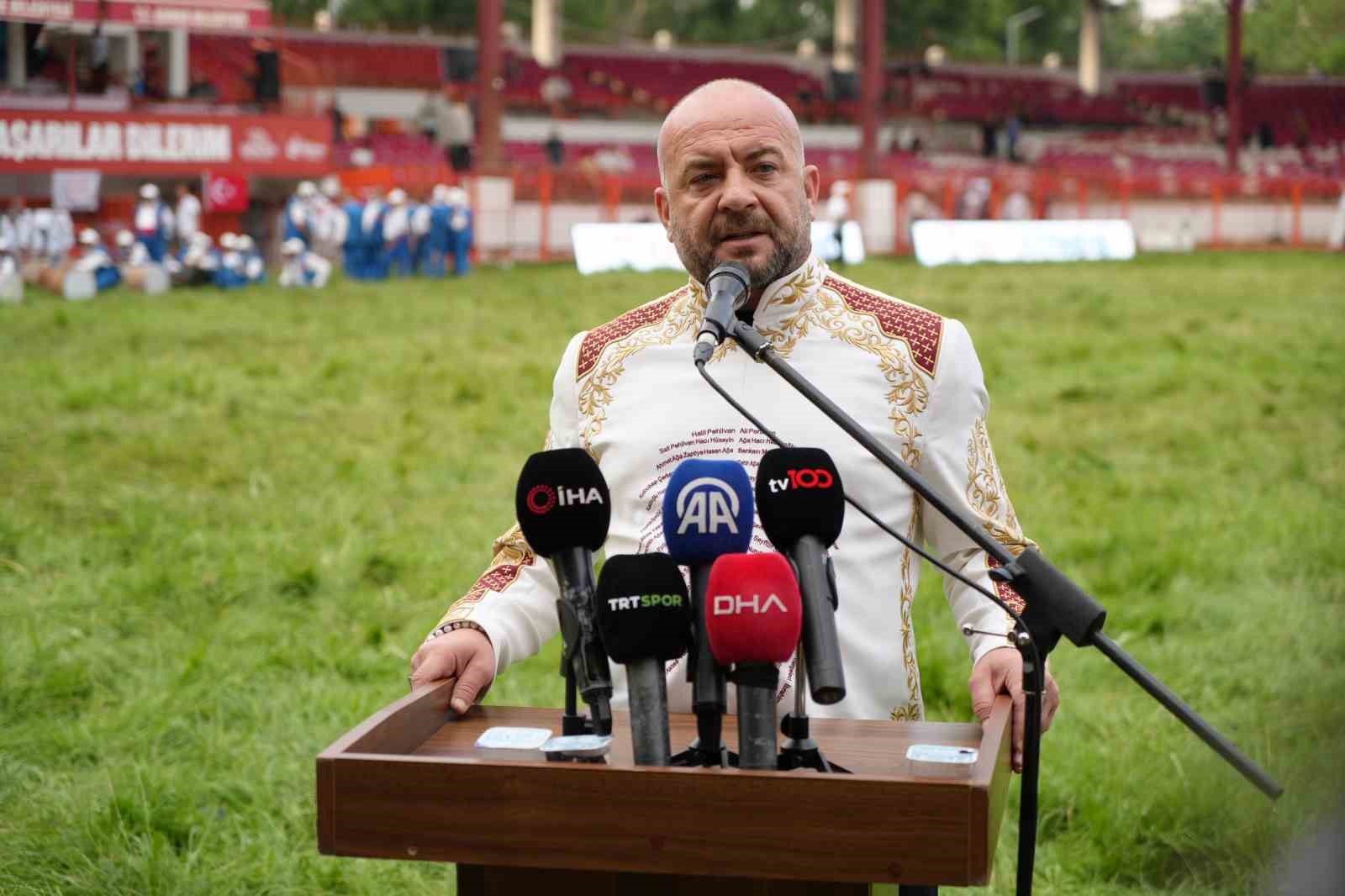 sarayici er meydaninda 665 tarihi kirkpinar yagli gureslerinin acilis seremonisi gerceklestirildi 3 KDy28tDC