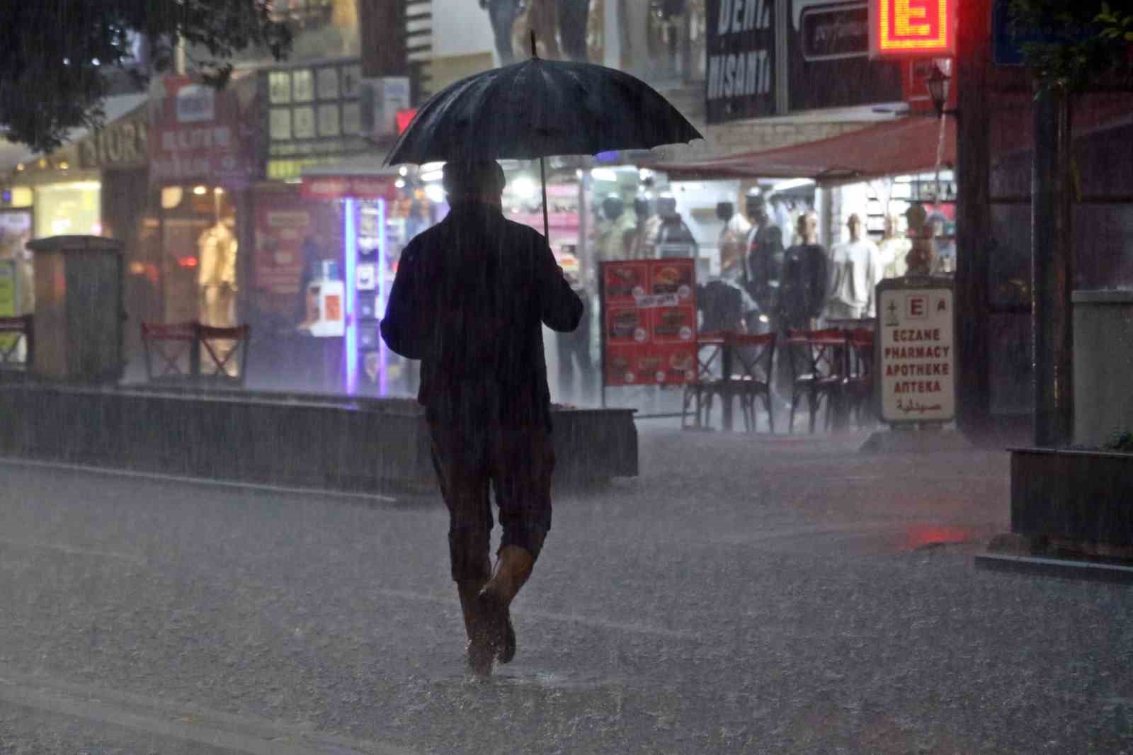 sari alarm ile uyarilan antalyada saganak etkisini gosteriyor 11 fLwazvrZ