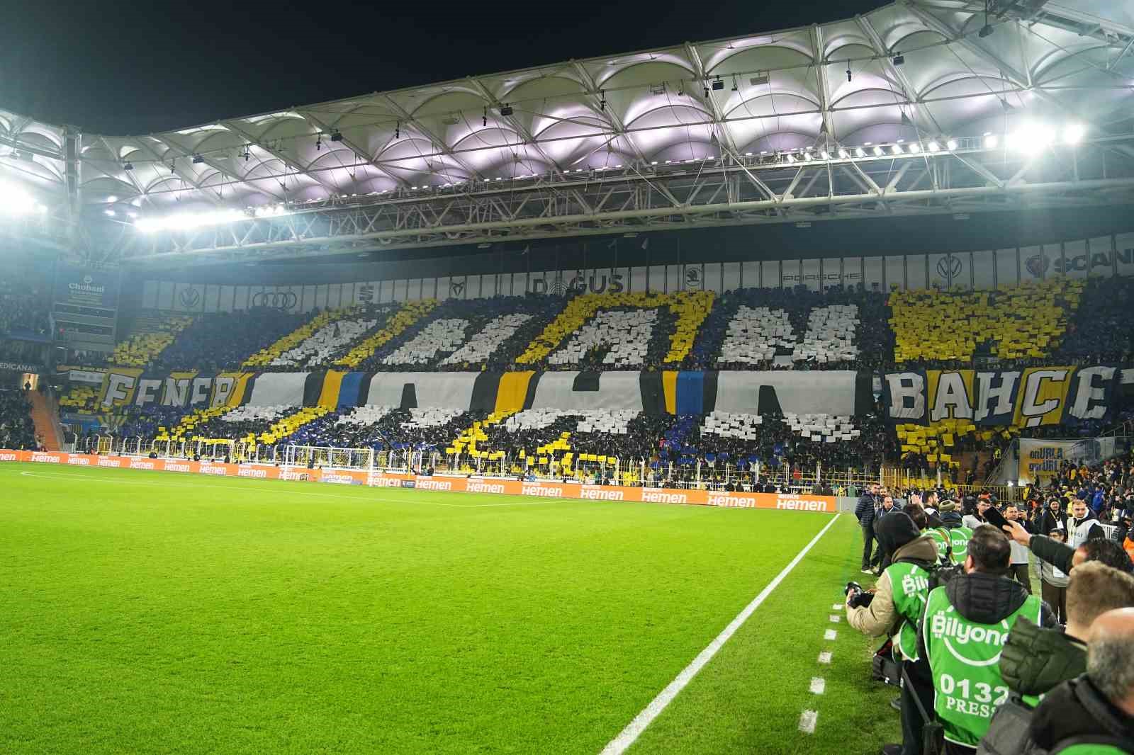 sari lacivertli taraftarlardan inan fenerbahce yazili koreografi 1 VzAqPl1w