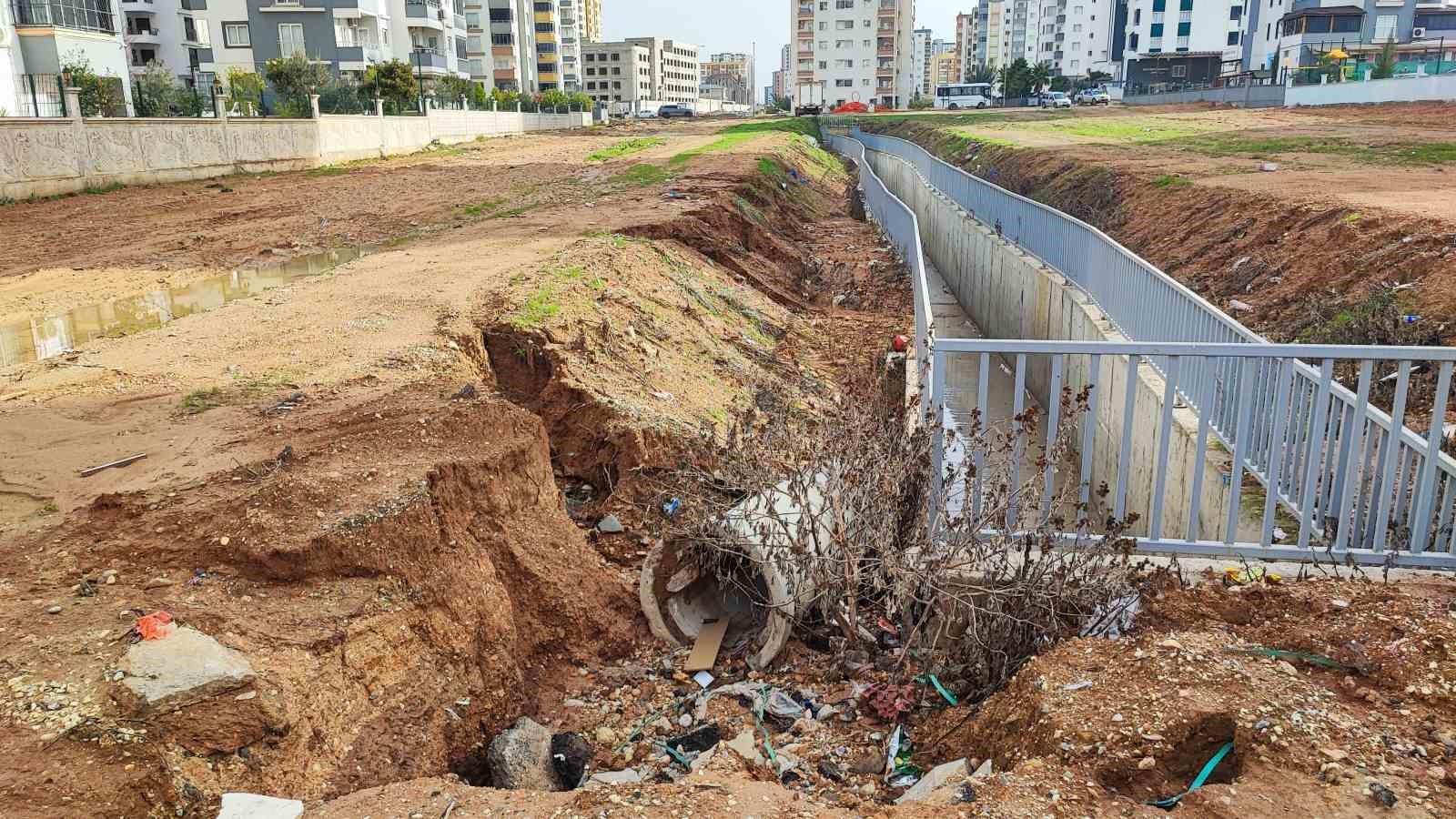 saricamda dere yatagina ev yapilmasi alt yapi yetersizligi sele neden oluyor 0 84uTwdec
