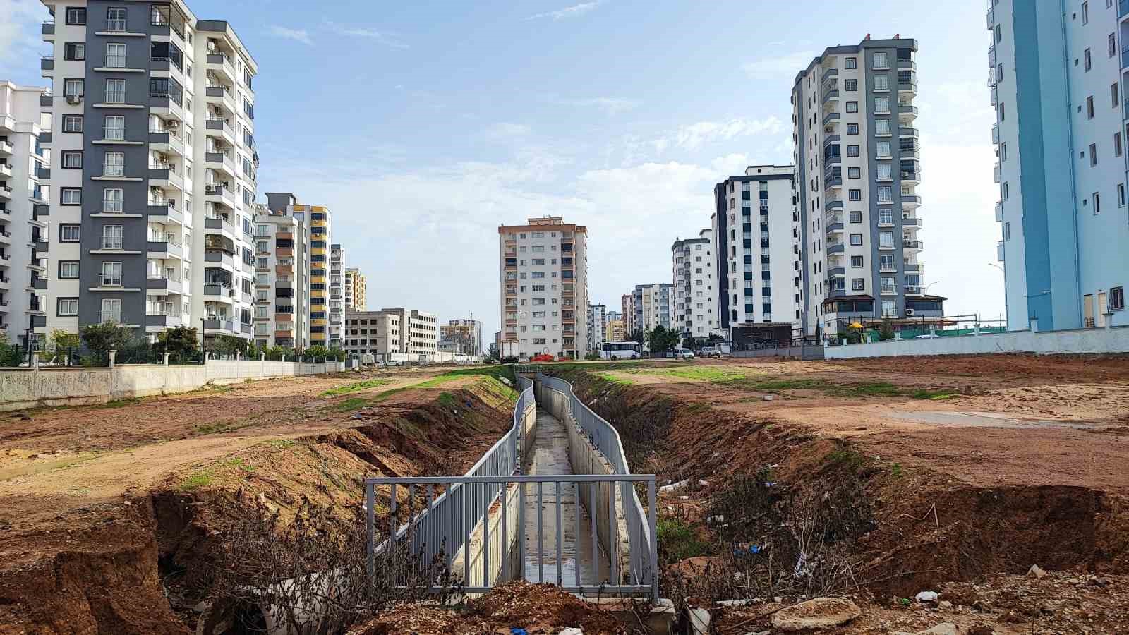 saricamda dere yatagina ev yapilmasi alt yapi yetersizligi sele neden oluyor 4