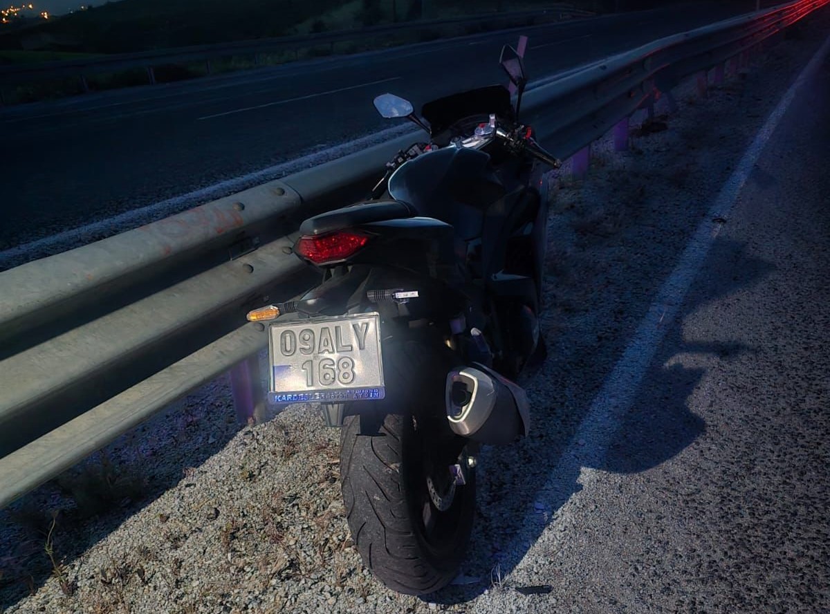 sarigolde motosiklet bariyere carpti 1 olu 1 yarali 0 2n8PpKU7