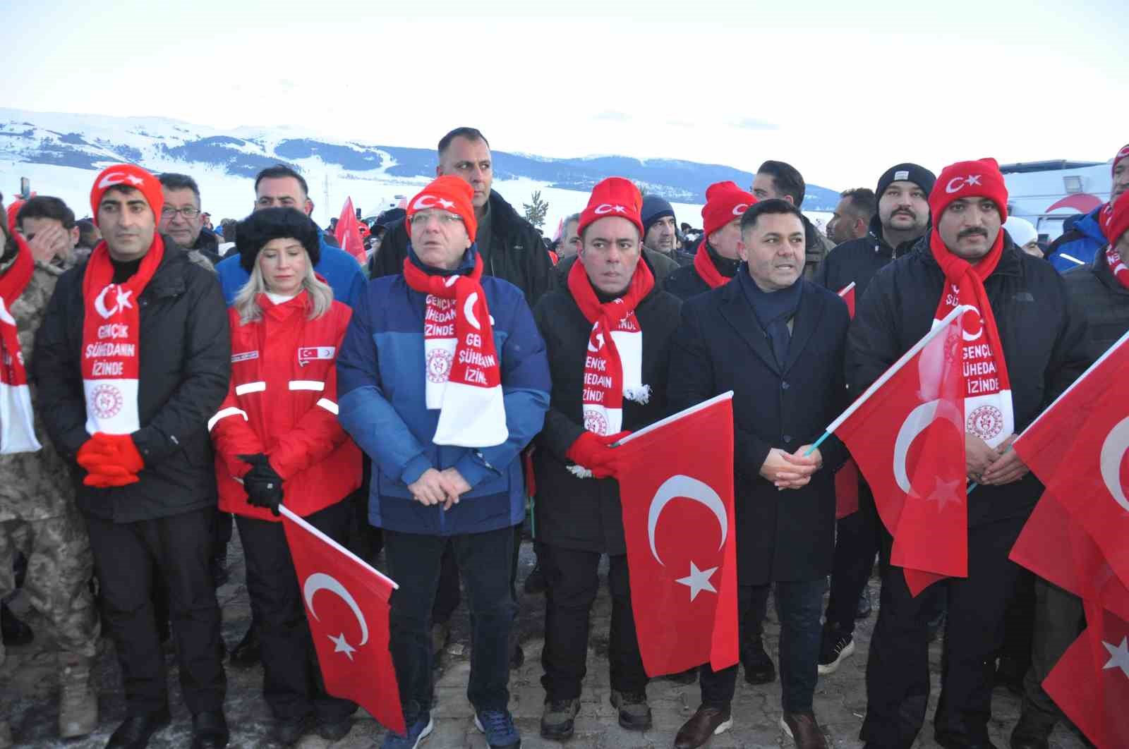sarikamis sehitleri icin eksi 10 derecede saygi nobeti 7 R65N5jpV