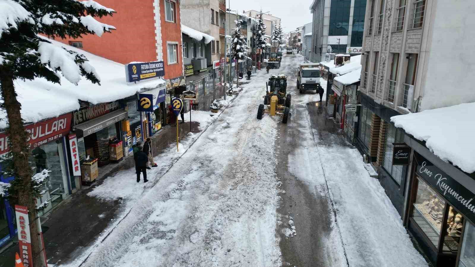 sarikamista beyaz mesai 600 kamyon kar sehir disina tasindi 0 qJCYcI5Z