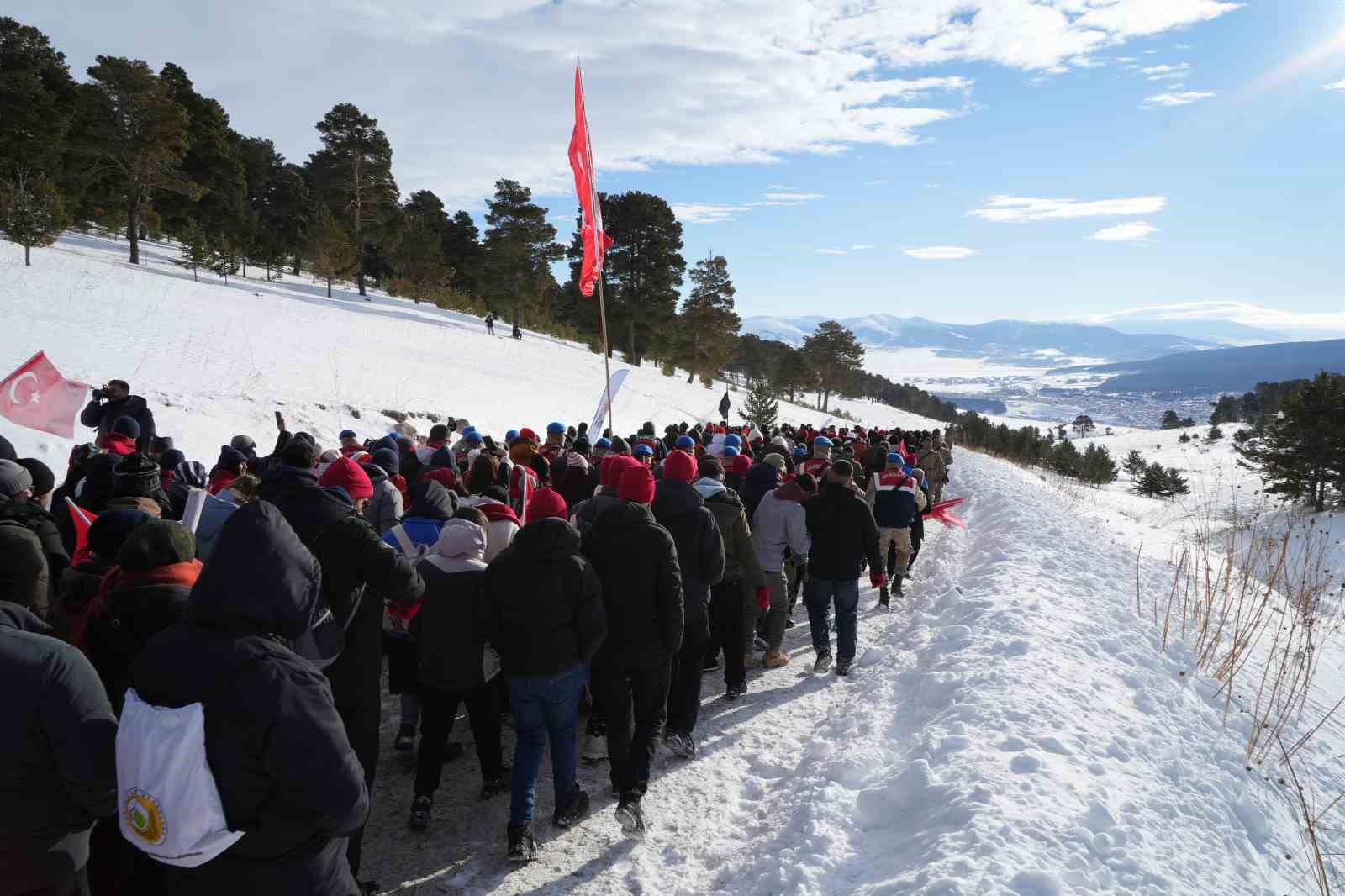 Sarıkamış’ta binler "Bu toprakta izin var" diyerek şehitlerin izinde yürüdü 19 sarikamista binler bu toprakta izin var diyerek sehitlerin izinde yurudu 15 WpSNK29s