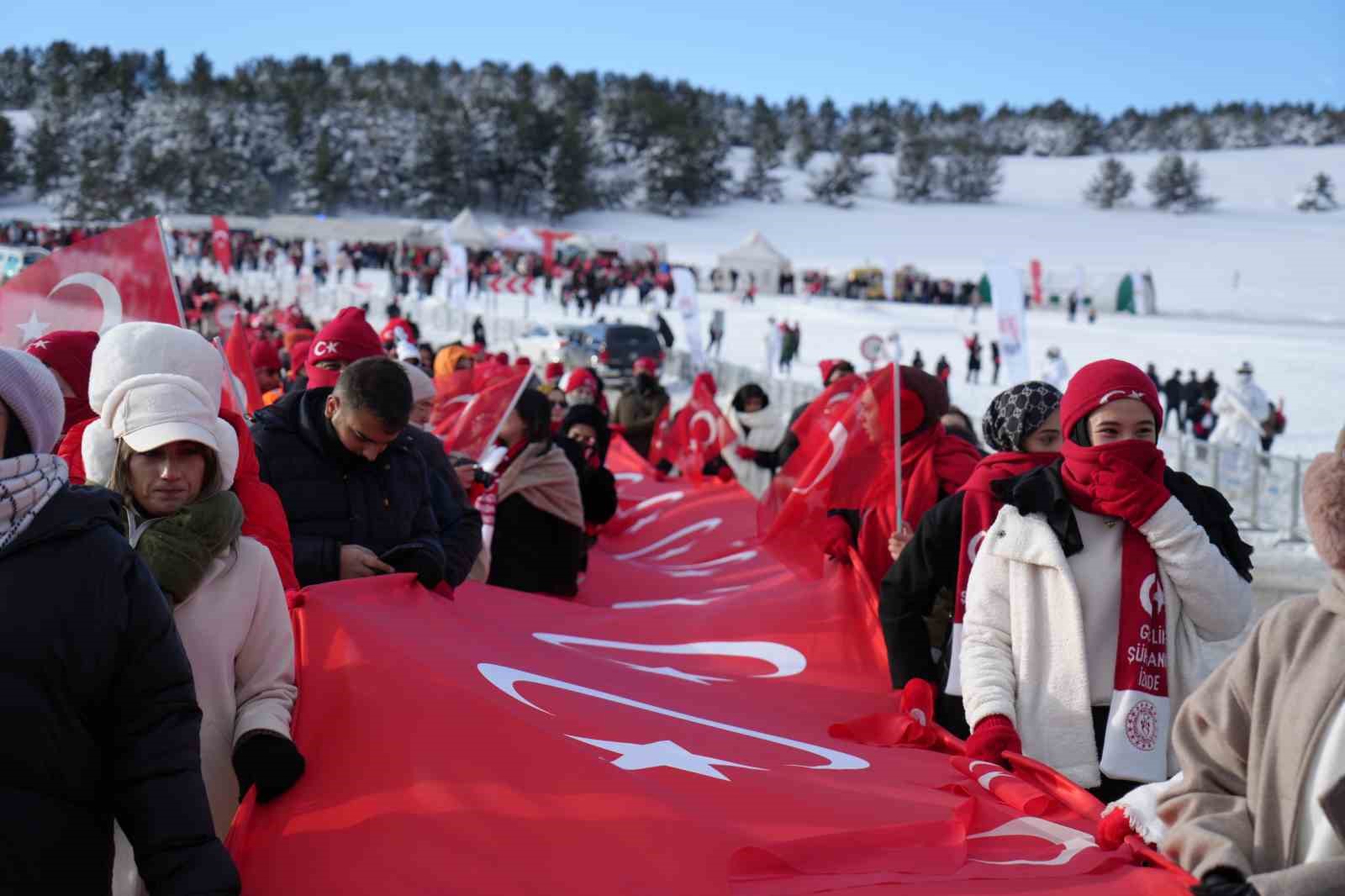 Sarıkamış’ta binler "Bu toprakta izin var" diyerek şehitlerin izinde yürüdü 6 sarikamista binler bu toprakta izin var diyerek sehitlerin izinde yurudu 2 JrPKeWh6