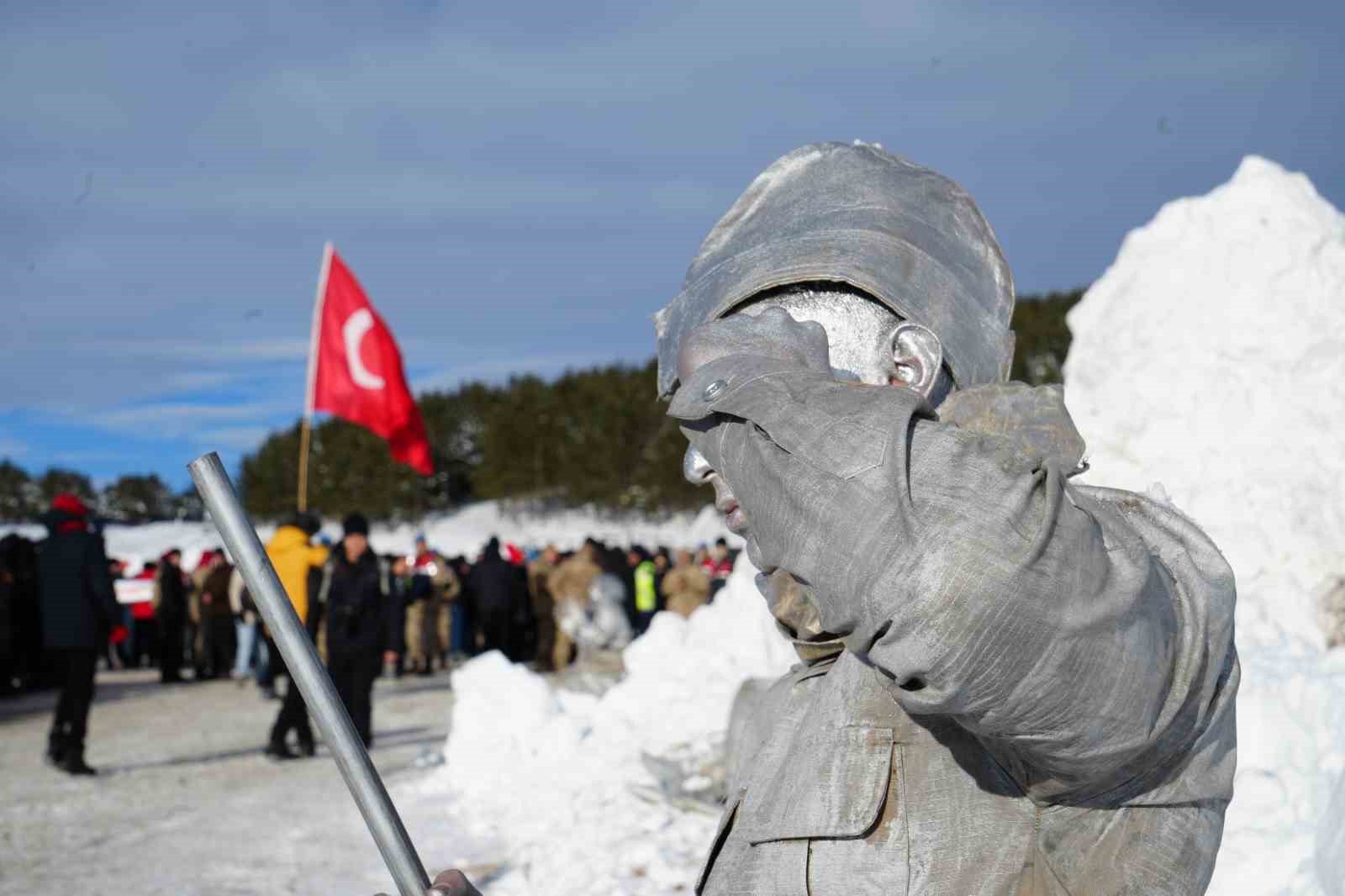 Sarıkamış’ta binler "Bu toprakta izin var" diyerek şehitlerin izinde yürüdü 13 sarikamista binler bu toprakta izin var diyerek sehitlerin izinde yurudu 9