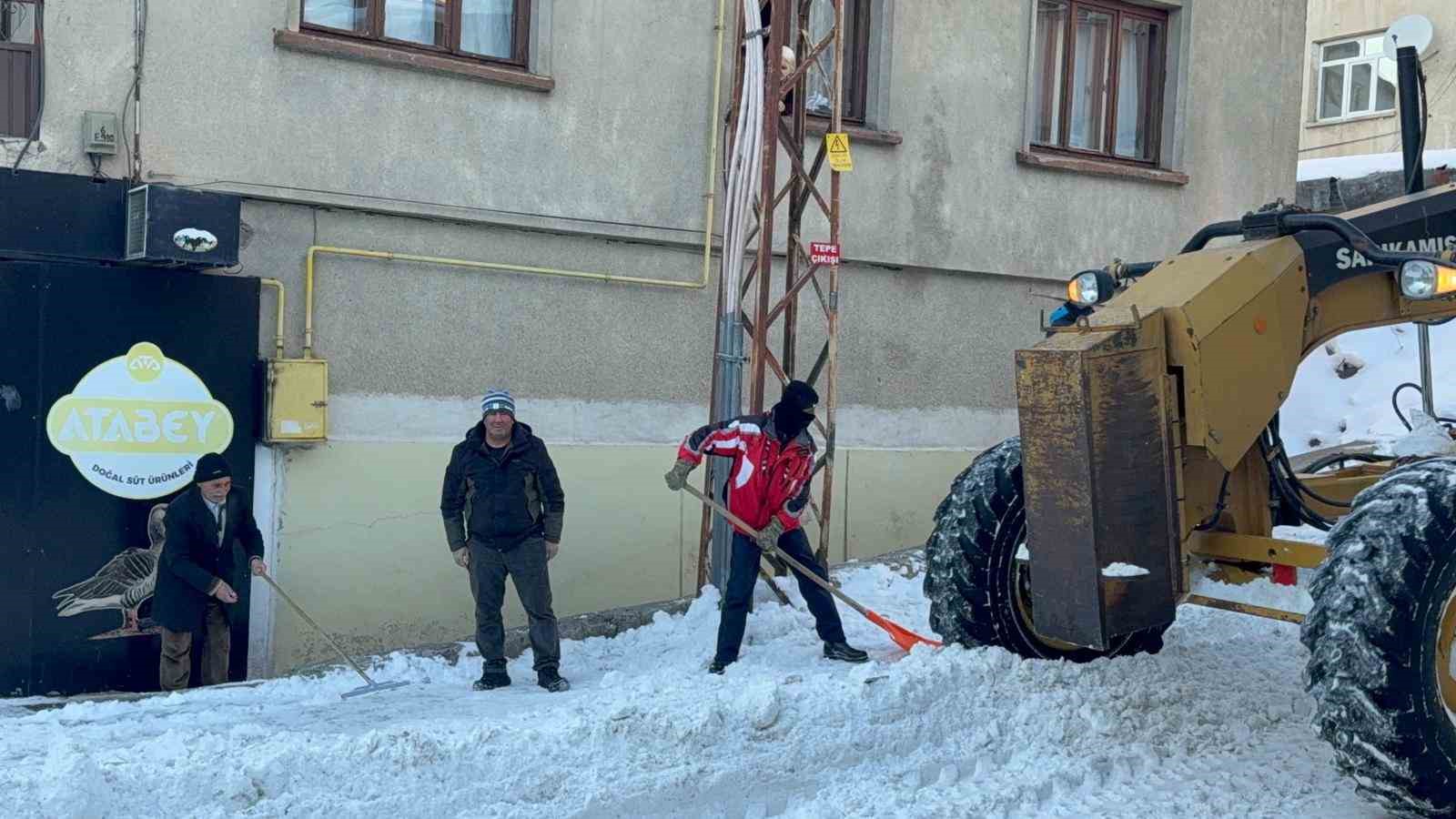 sarikamista kar seferberligi ilce merkezinden 600 kamyon kar tasindi 1 kcNF74kU