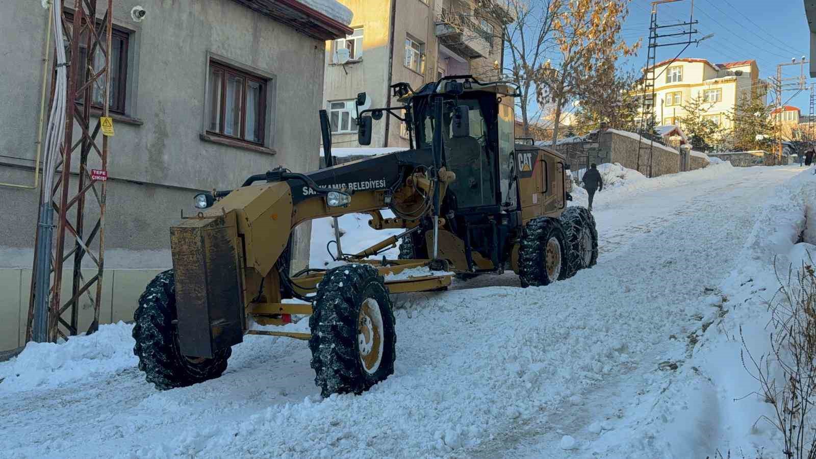 sarikamista kar seferberligi ilce merkezinden 600 kamyon kar tasindi 4 dWJUKzXt