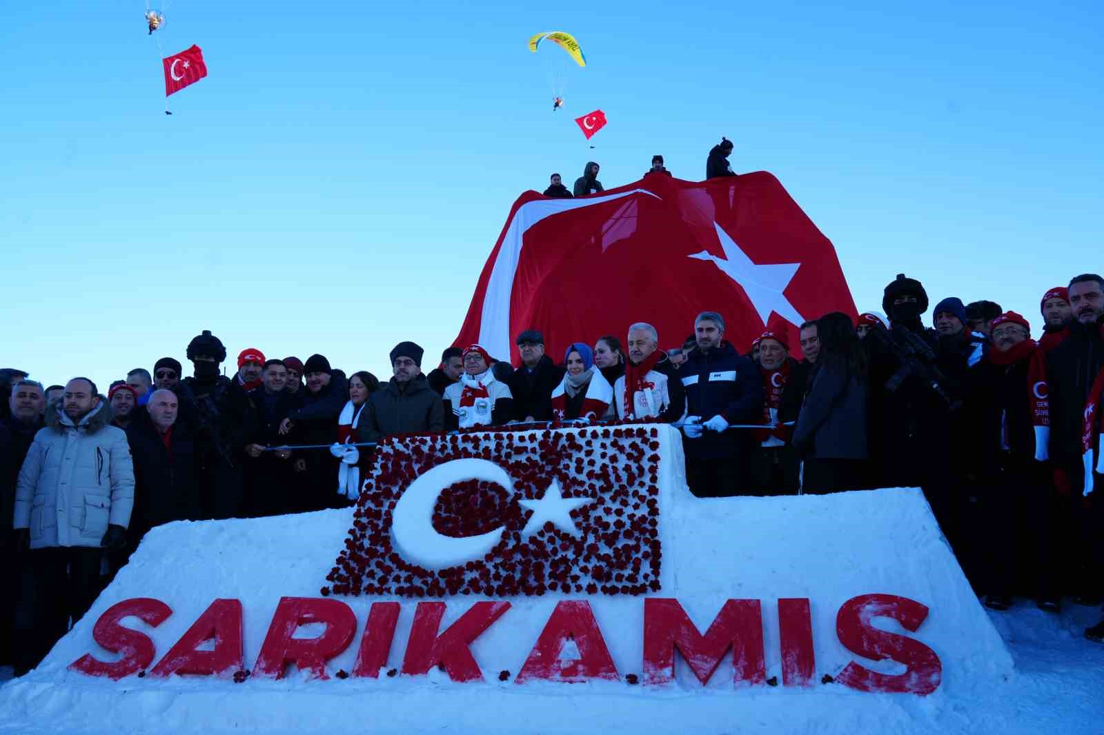 sarikamista sehitler anisina kardan heykeller acildi 0