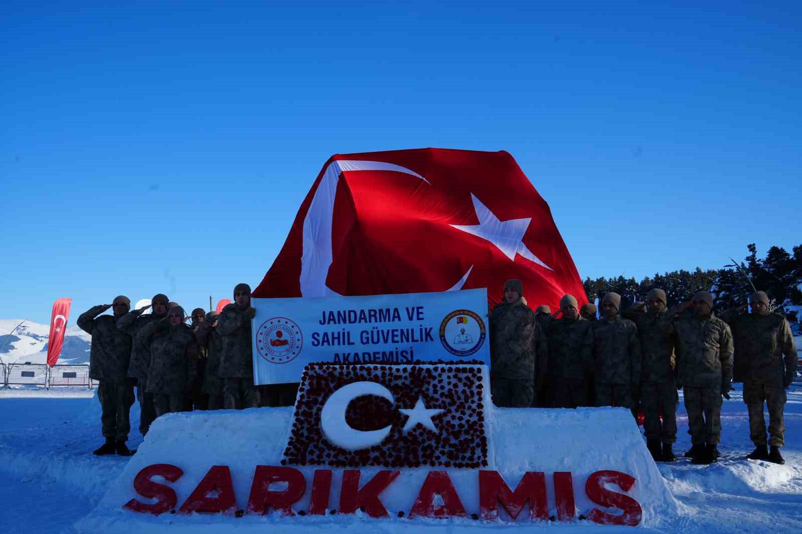 sarikamista sehitler anisina kardan heykeller acildi 1 6ykd1vAE