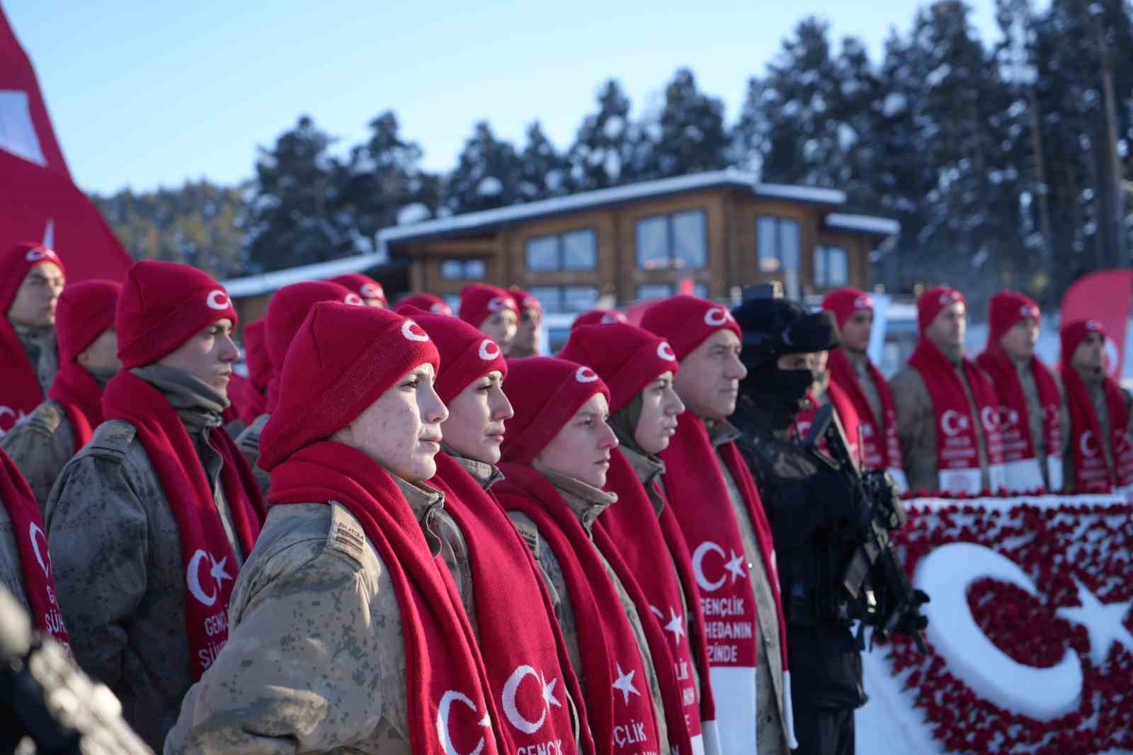 sarikamista sehitler anisina kardan heykeller acildi 4 CwaVf6gt