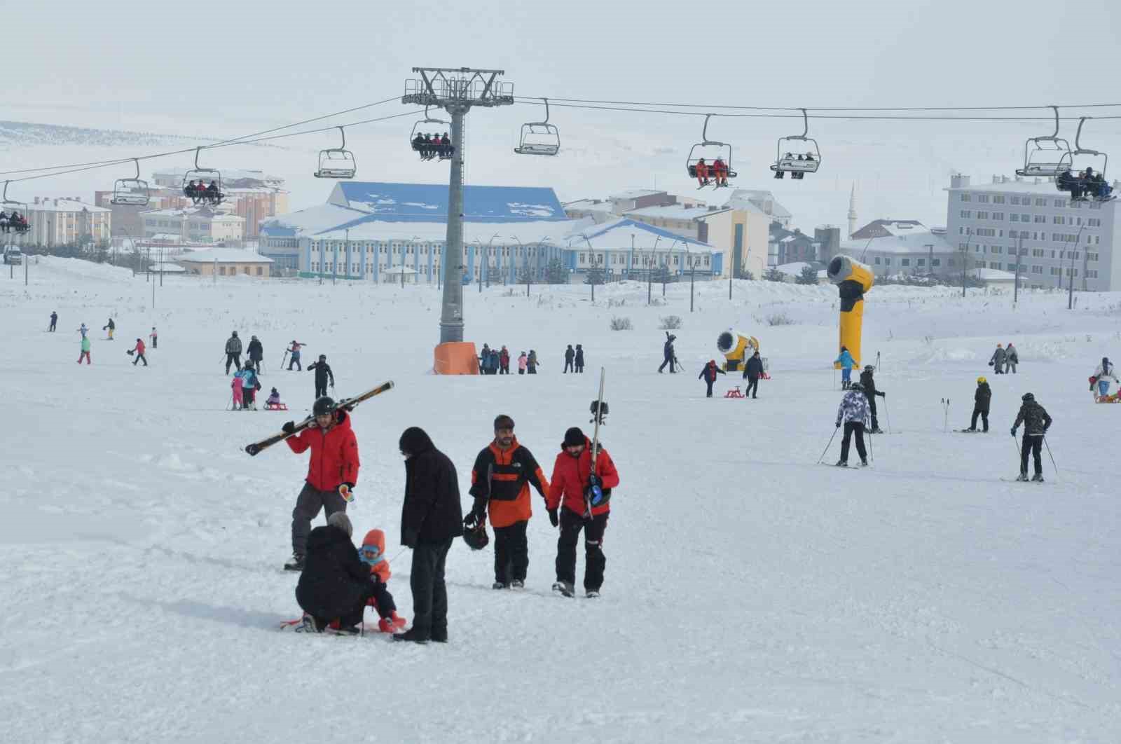 sarikamista somestr heyecani kristal kar uzerinde doluluk yuzde 100e ulasti 12