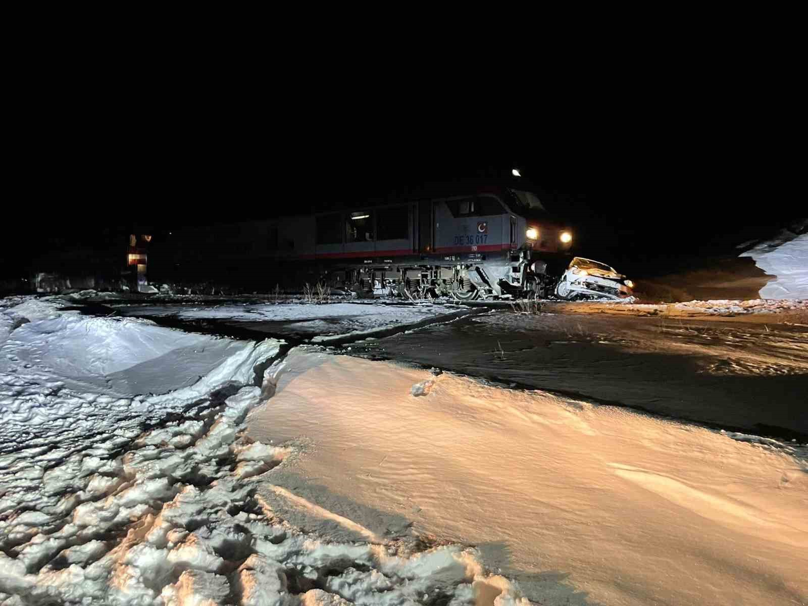 sarikamista yuk treni otomobile carpti 1 yarali 0 ibs5LF7c