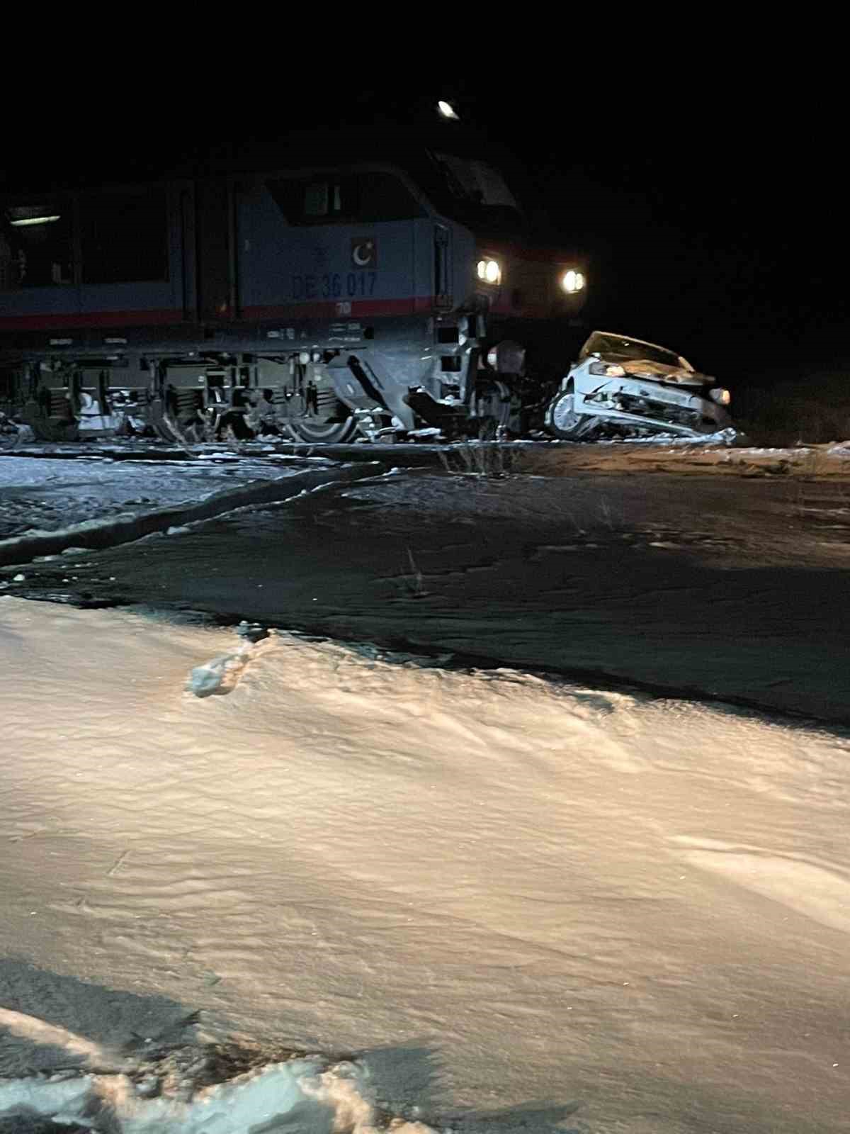 sarikamista yuk treni otomobile carpti 1 yarali 2 TvriUIAQ