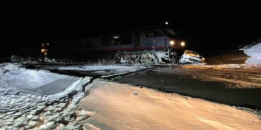 sarikamista-yuk-treni-otomobile-carpti-1-yarali-Xfk31DLv.jpg