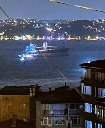 sariyer-aciklarinda-kurtarilan-gemi-bu-sefer-istanbul-bogazinda-firtinada-savruldu-viTs2jLN.jpg