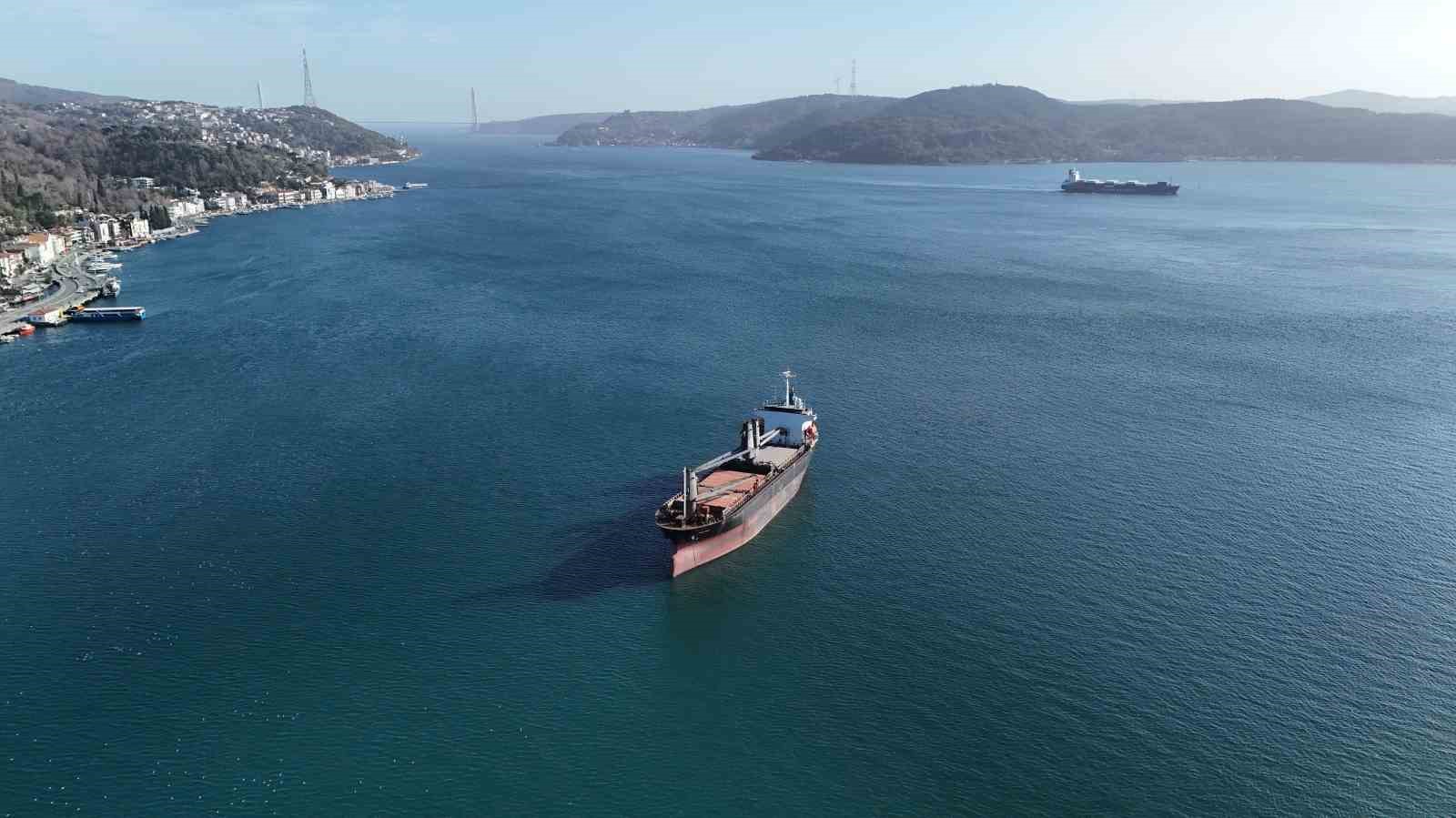 sariyer aciklarinda kurtarildiktan sonra istanbul bogazinda savrulan gemi kurtarildi 5 879nZBKp