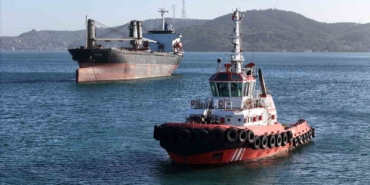 sariyer-aciklarinda-kurtarildiktan-sonra-istanbul-bogazinda-savrulan-gemi-kurtarildi-awD4XxjW.jpg