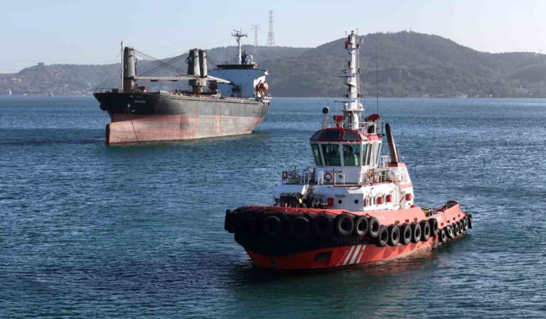 sariyer-aciklarinda-kurtarildiktan-sonra-istanbul-bogazinda-savrulan-gemi-kurtarildi-awD4XxjW.jpg
