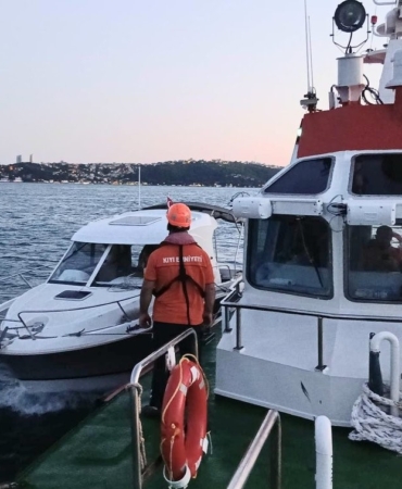 sariyer-aciklarinda-su-alan-tekne-kurtarildi-NakqM9Gf.jpg