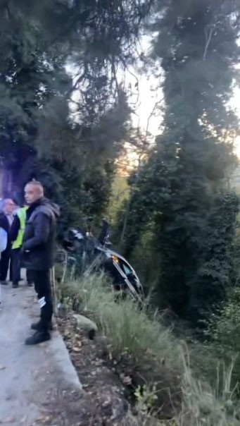 sariyerde 17 yasindaki ehliyetsiz surucu kaza yapti 2si cocuk 3 yarali 3 p1NrK4GP